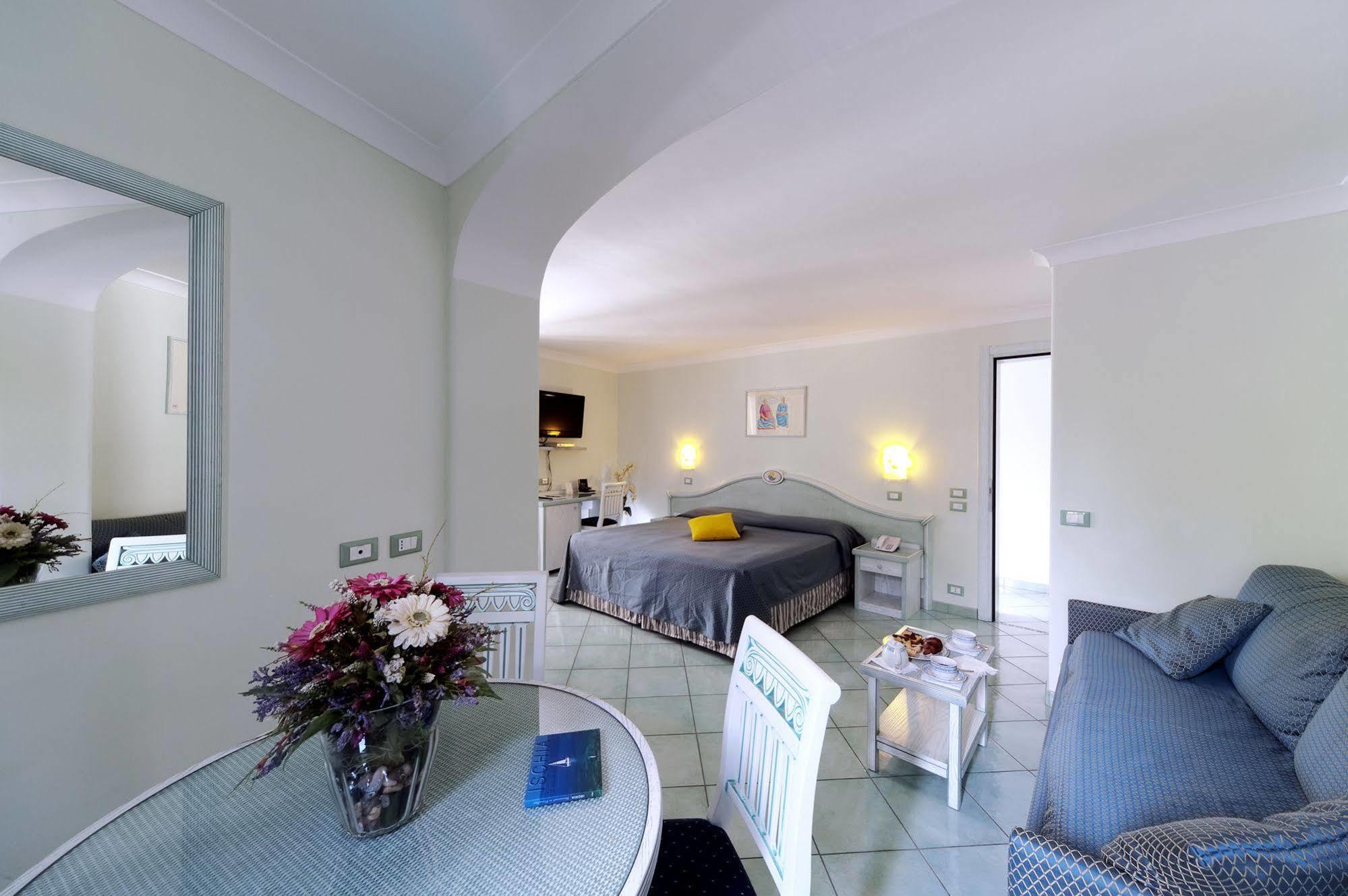 Hotel Bellevue Benessere & Relax อีสเกีย ภายนอก รูปภาพ